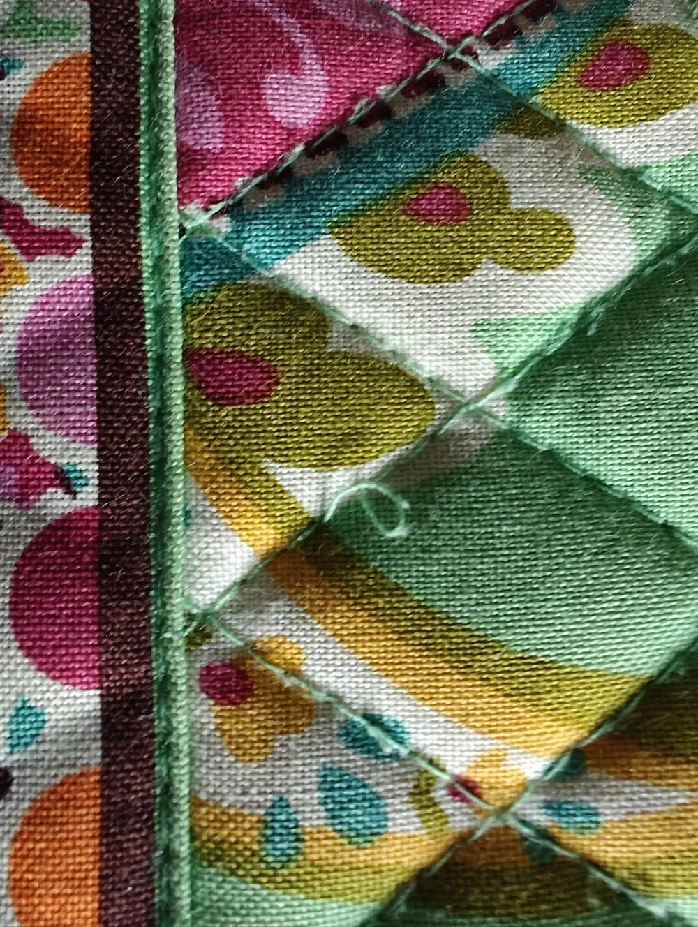 Vera Bradley Turnlock Wallet Tutti Frutti Green PINK Paisley EUC